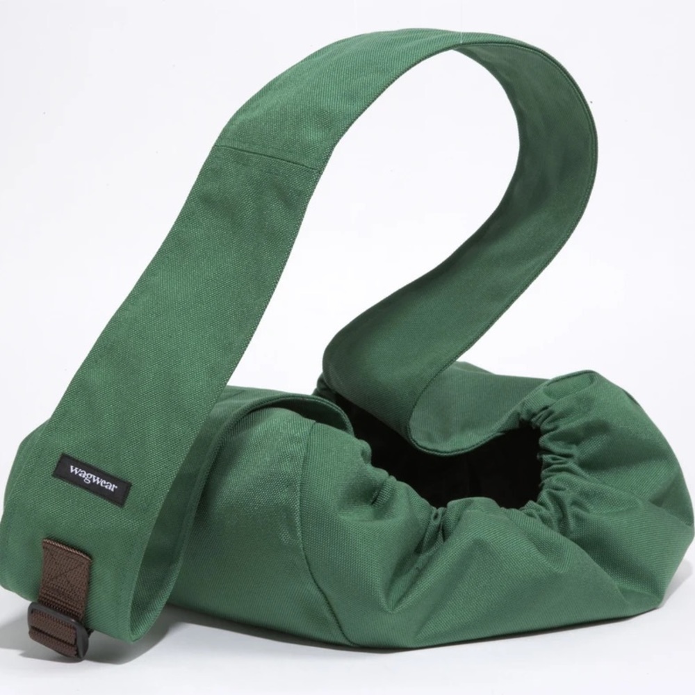 WAGWEAR MESSENGER POUCH CARRIER NWOT